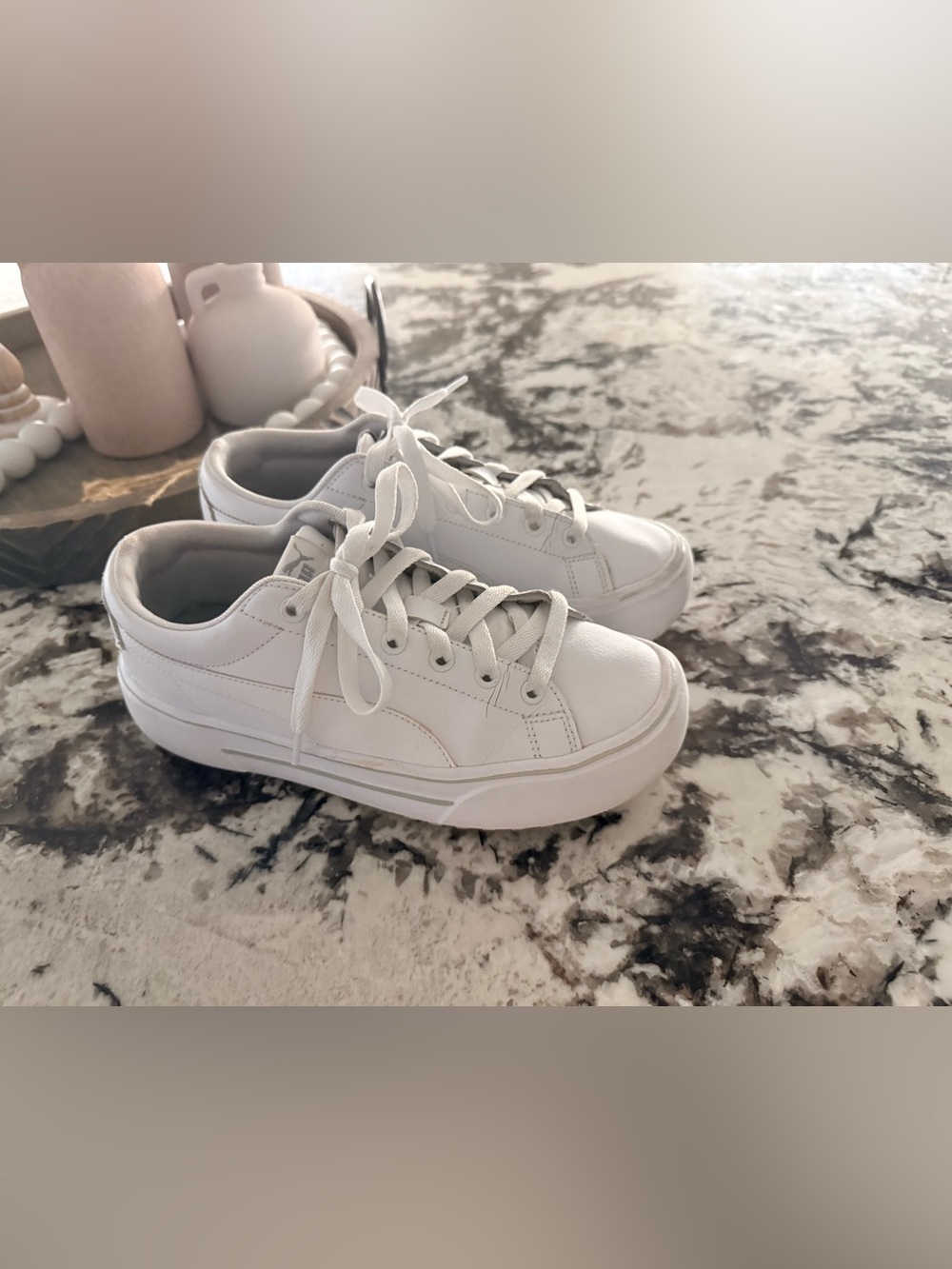 PUMA Women’s White Platform Sneakers Size 7.5 US Leather Lace-Up Shoes EU 38 - Picture 2 of 8